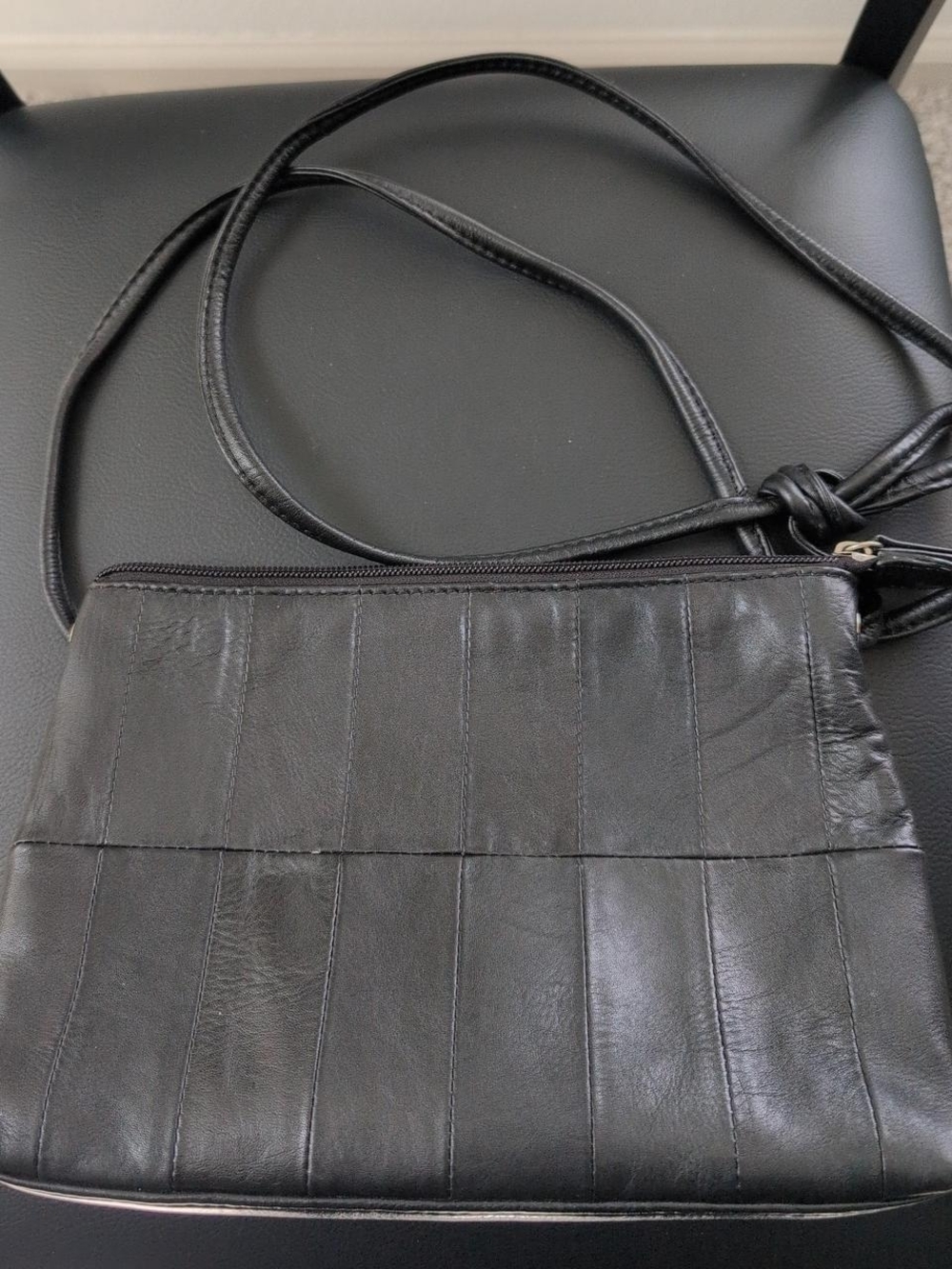 Ili New YorClassic Black Leather Crossbody Bag - Minimalist Women’s Shoulder Bag